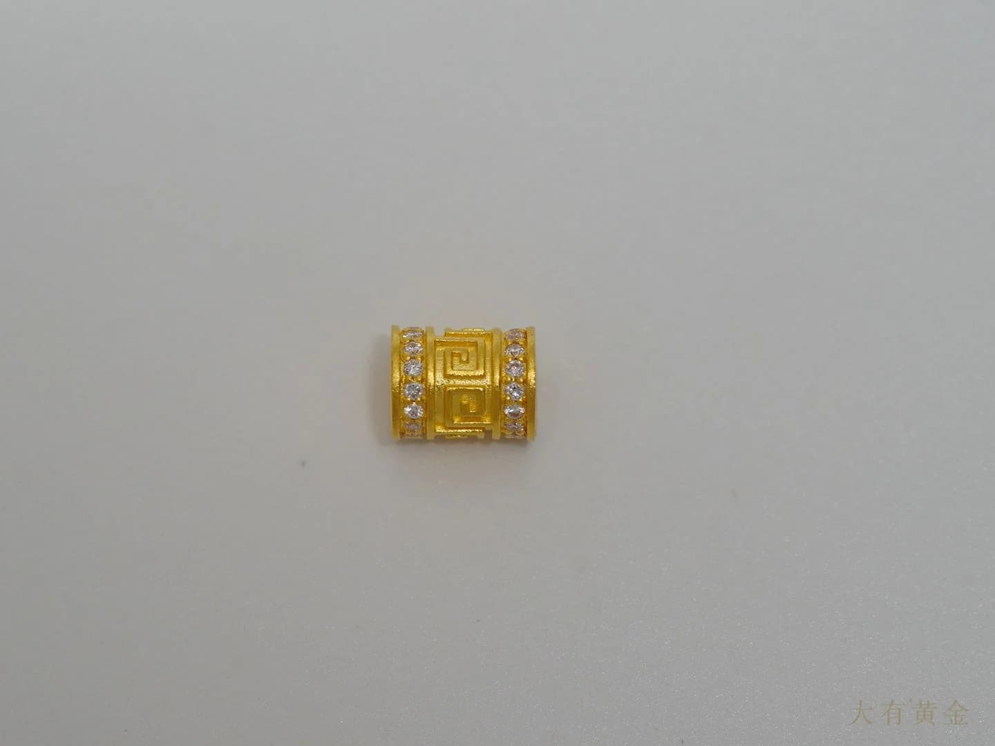 镶钻回纹转运珠